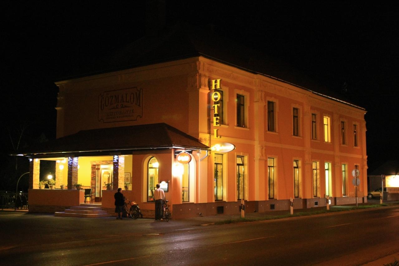 Gozmalom Etterem Es Panzio Bed & Breakfast Kormend Exterior photo