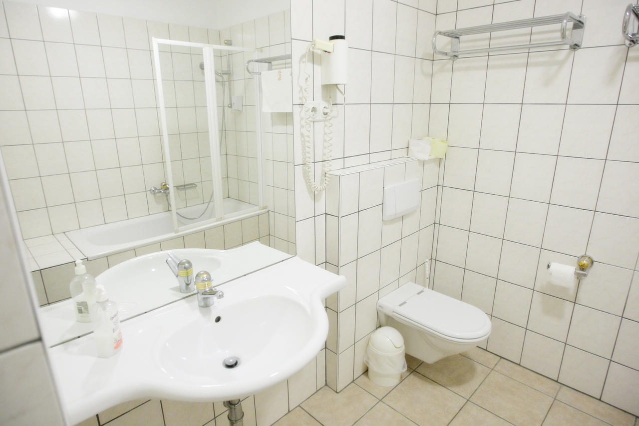 Gozmalom Etterem Es Panzio Bed & Breakfast Kormend Room photo