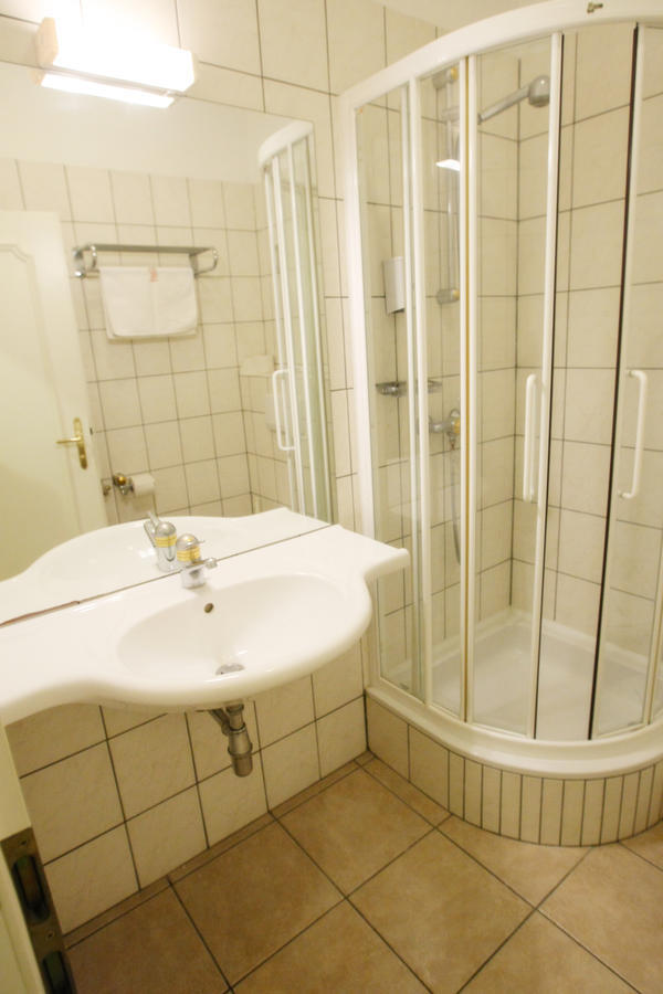 Gozmalom Etterem Es Panzio Bed & Breakfast Kormend Room photo