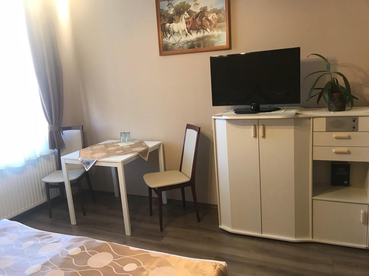 Gozmalom Etterem Es Panzio Bed & Breakfast Kormend Exterior photo