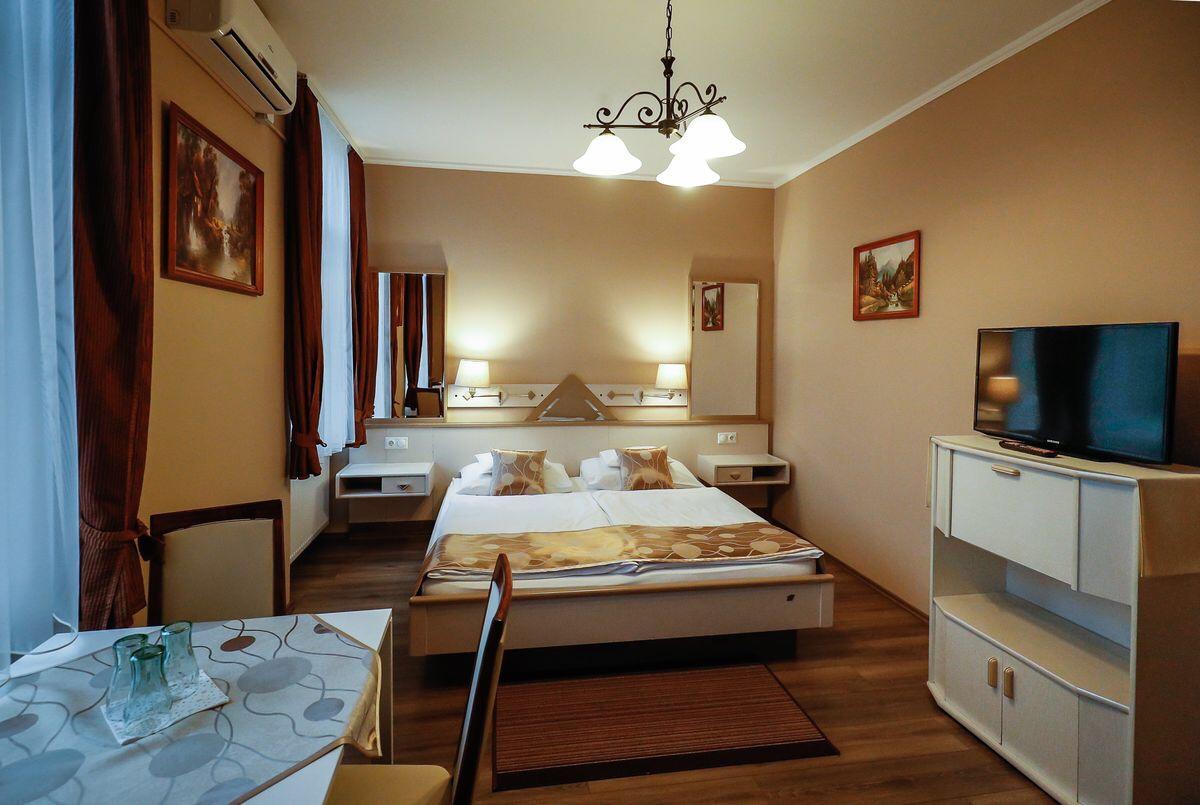 Gozmalom Etterem Es Panzio Bed & Breakfast Kormend Exterior photo