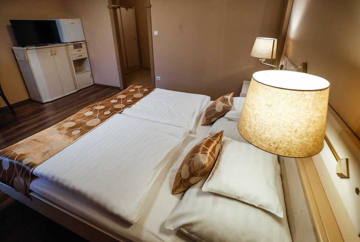 Gozmalom Etterem Es Panzio Bed & Breakfast Kormend Exterior photo