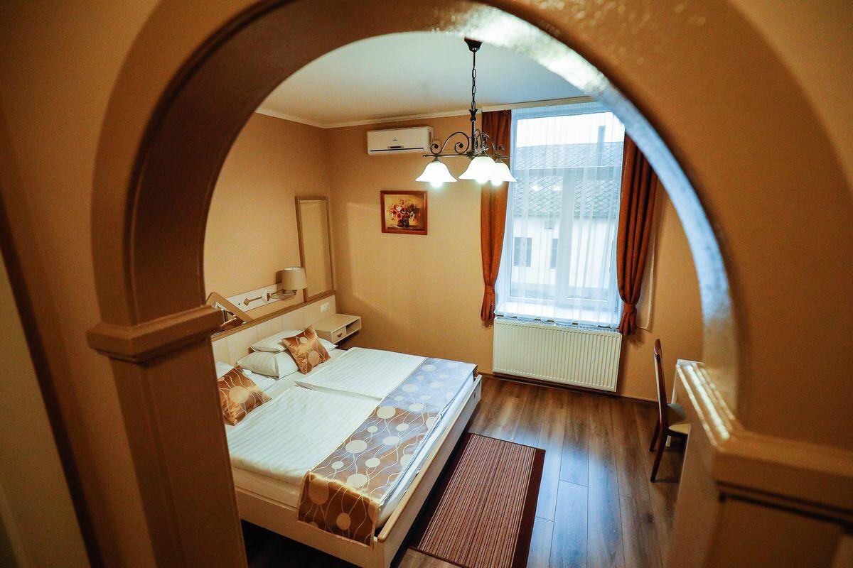 Gozmalom Etterem Es Panzio Bed & Breakfast Kormend Exterior photo