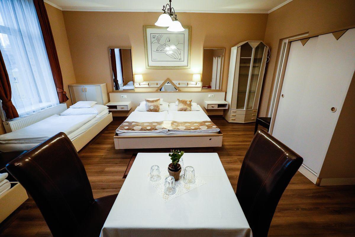 Gozmalom Etterem Es Panzio Bed & Breakfast Kormend Exterior photo