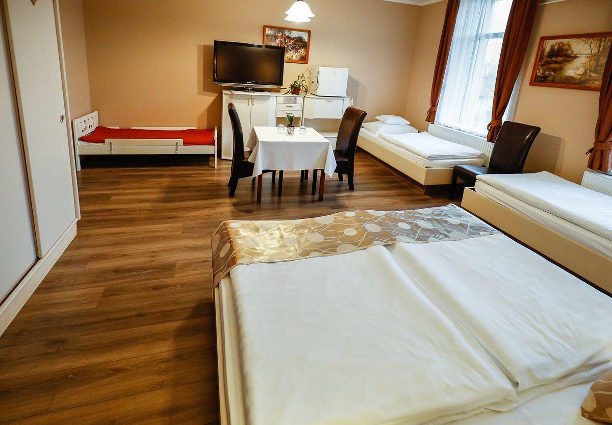 Gozmalom Etterem Es Panzio Bed & Breakfast Kormend Exterior photo
